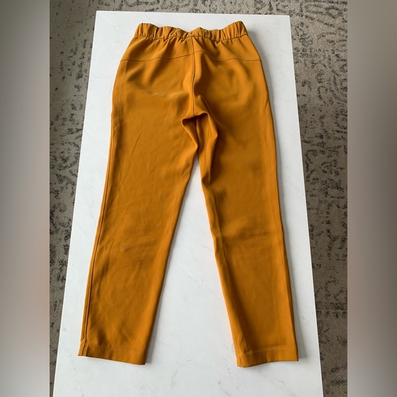 Lululemon On The Fly (woven) pants. Size 4, 7/8 length. - Picture 7 of 8